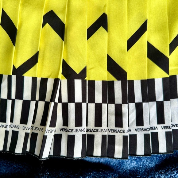 Versace Jeans mini skirt size 4 - Picture 3 of 8